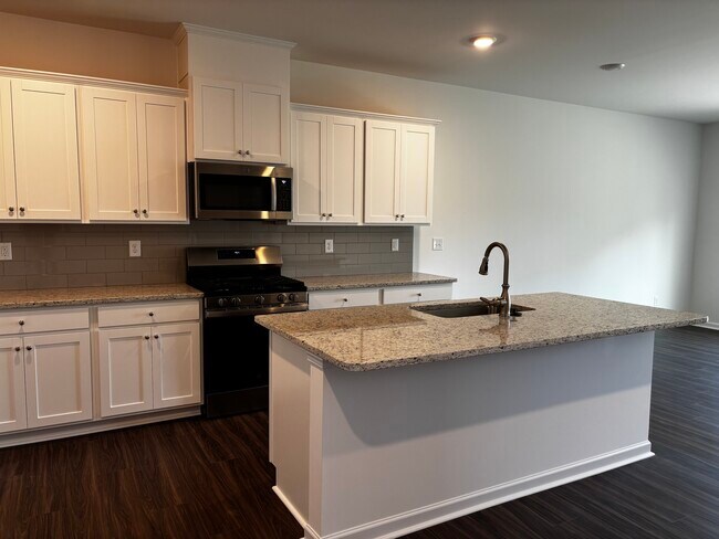 Building Photo - 2721 Yeager Dr NW
