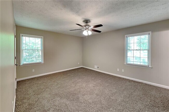 Building Photo - 2693 Raven Trail NE