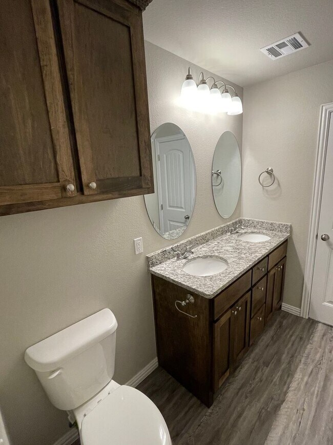 Building Photo - Beautiful 3/2 home in convenient location