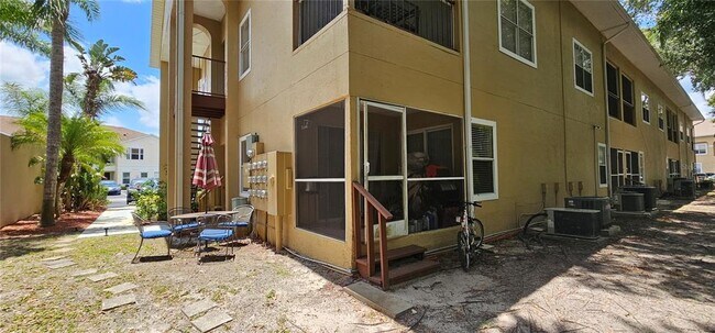 Building Photo - 8821 Coral Palms Ct