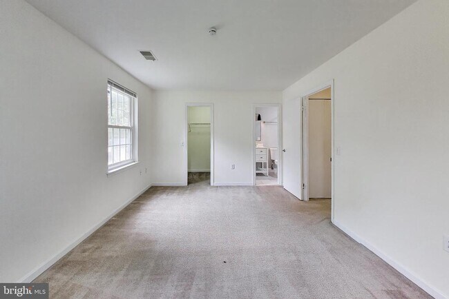 Building Photo - 18310 Streamside Dr