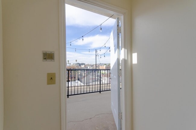Building Photo - 321 S Berendo St