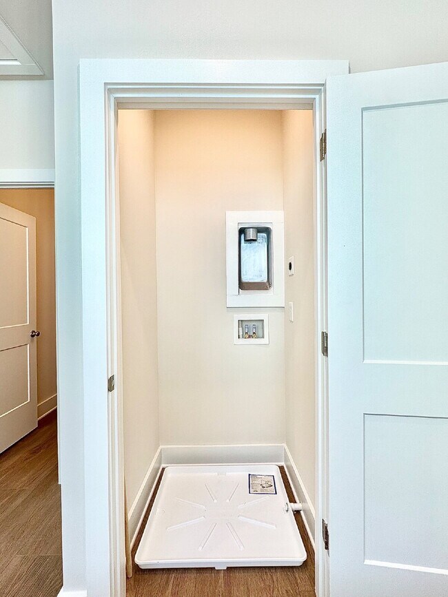 Building Photo - Your Alpharetta Retreat Awaits – Elegant T...