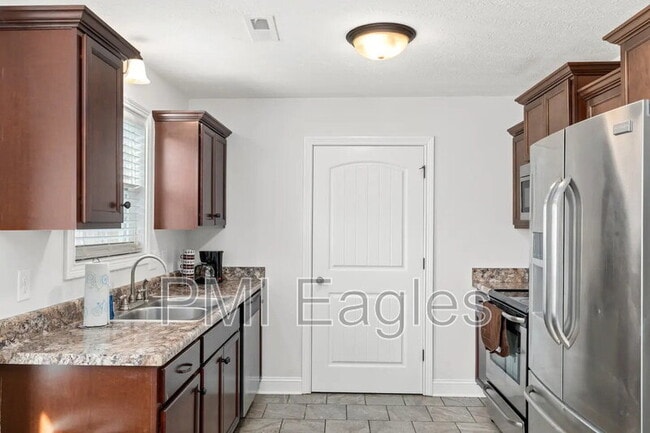 Building Photo - 243 Azalea Dr