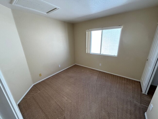 Building Photo - Gorgeous 3Bed/2.5Bath, 2-Story home located in Summerlin