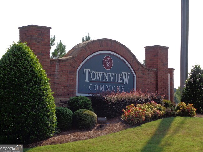 Building Photo - 233 Bobbie Way