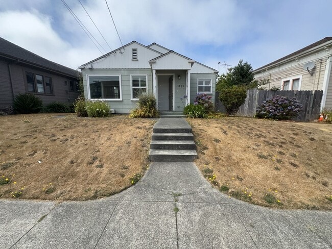 Primary Photo - Pet-friendly Home Located in Eureka!
