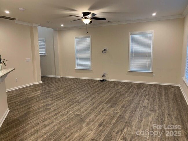 Building Photo - 23042 Clarabelle Dr