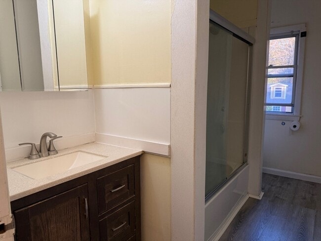 Building Photo - 10-12-12 Spring St