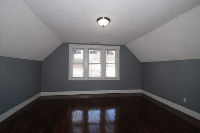 Building Photo - 168 Chatham St