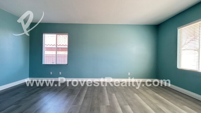 Building Photo - 5 Bedroom, 3.5 Bathroom Victorville Home w...