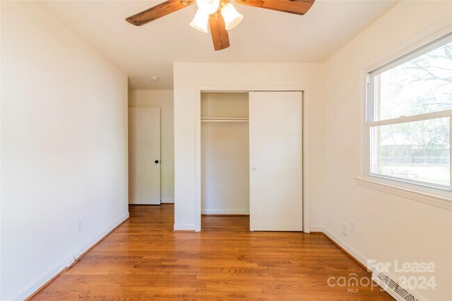 Building Photo - 5020 Coronado Dr
