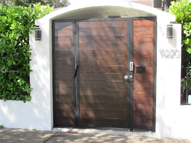 Building Photo - 9220 Biscayne Blvd