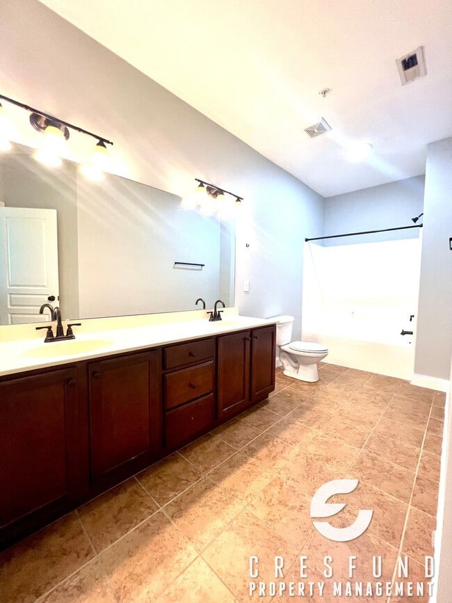 Building Photo - Lake View Luxury 2BR 2.5 Bath