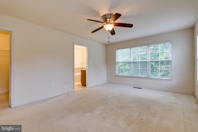 Building Photo - 2655 Glenriver Way