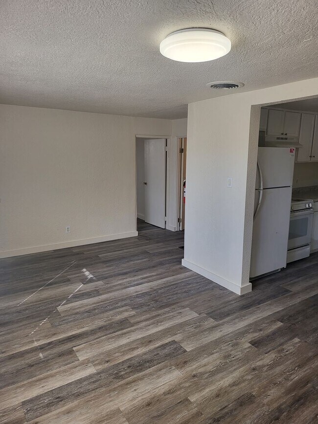 Building Photo - 721 Santa Fe Ave SW