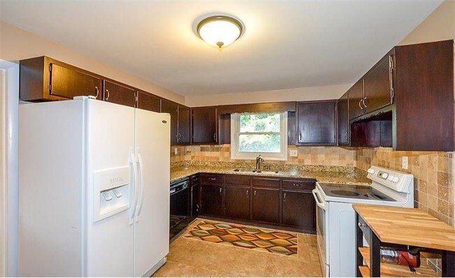 Renovated Kitchen - 2563 Dering Ct NE