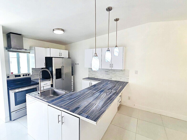 Building Photo - 20845 Grouper Dr