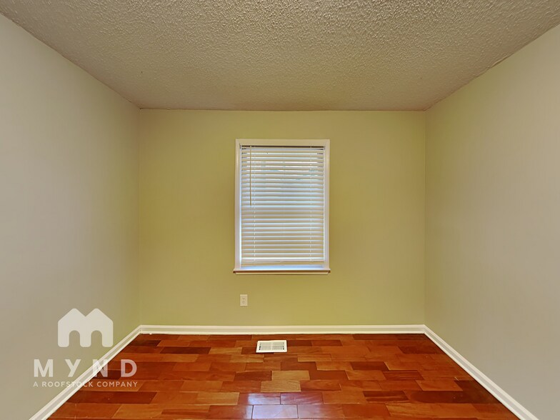 Building Photo - 13001 Lakeview Pkwy