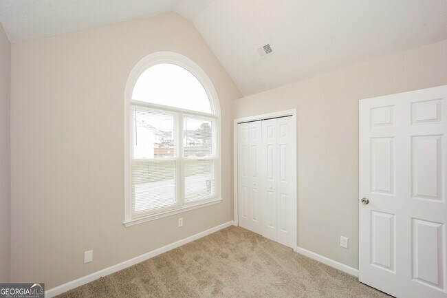Building Photo - 4050 Robin Cir