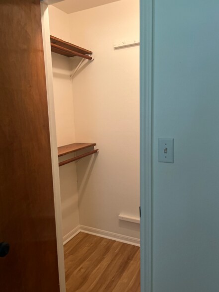Building Photo - 1415 Oakridge Dr