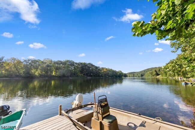 Building Photo - 190 US-46