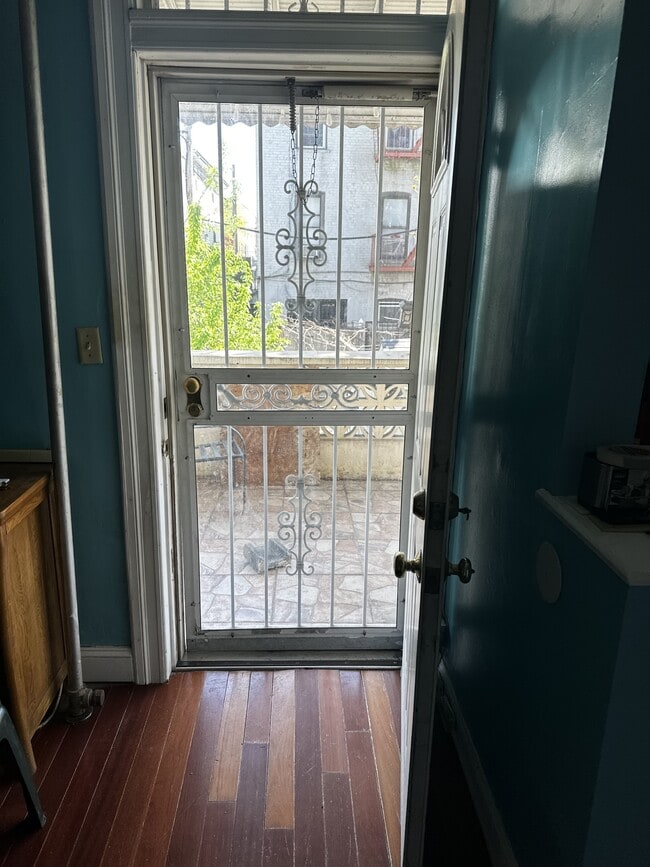 Building Photo - 521 Logan St