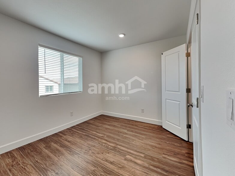 Building Photo - 9128 Ribbon Mdw Ct