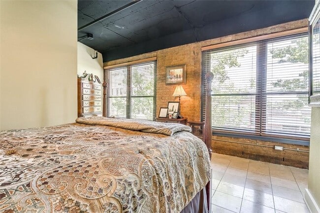 Building Photo - Beautiful 1 Bed- 1 Bath in Houston Place L...