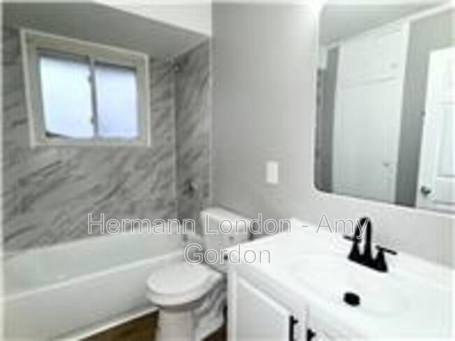 Building Photo - 2247 Lovett Dr
