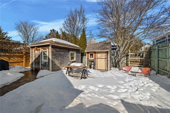 Building Photo - 25 Peckham Ave