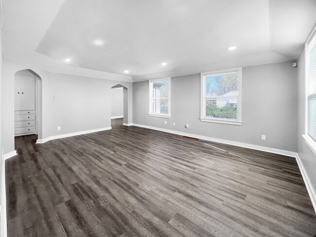 Building Photo - Spacious 6 Bedroom Home w/ Room for Everyone!