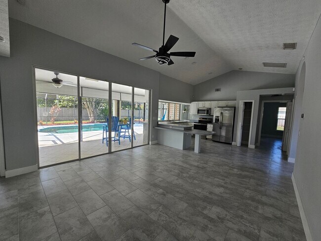 Building Photo - 1358 SW Del Rio Blvd