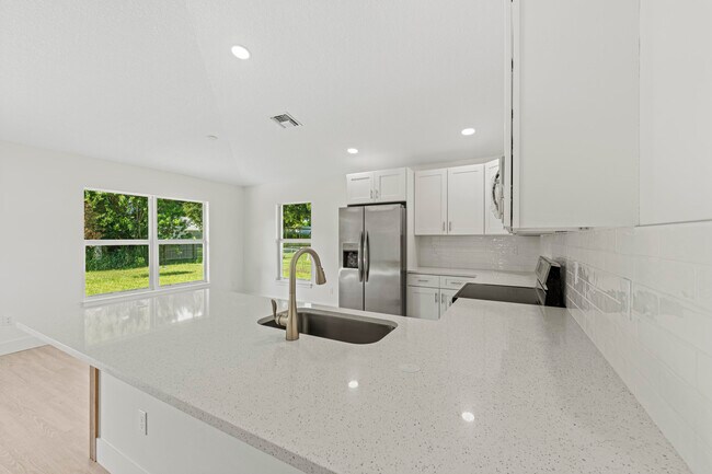 Building Photo - 7304 Miramar Ave