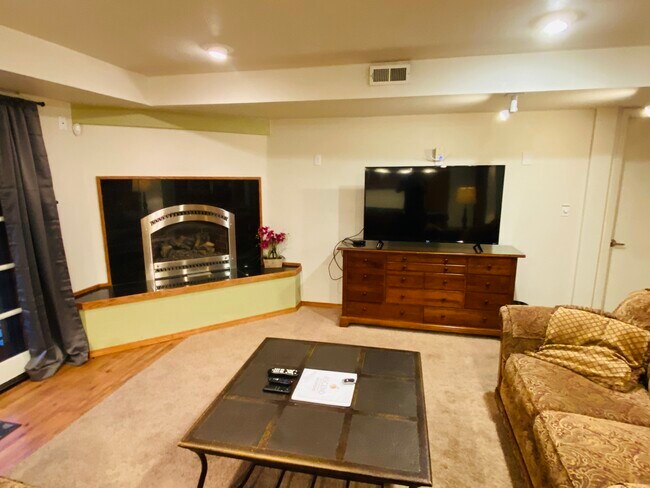 Building Photo - 1660 W University Heights Dr N
