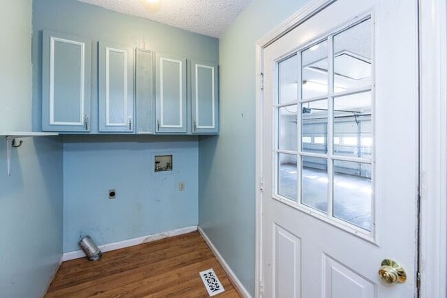 Building Photo - 3BD/1BA Home in Hickory