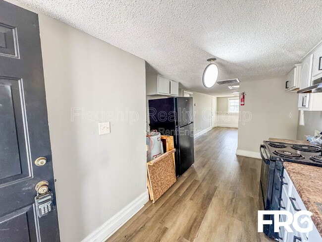 Building Photo - 600 Howell St