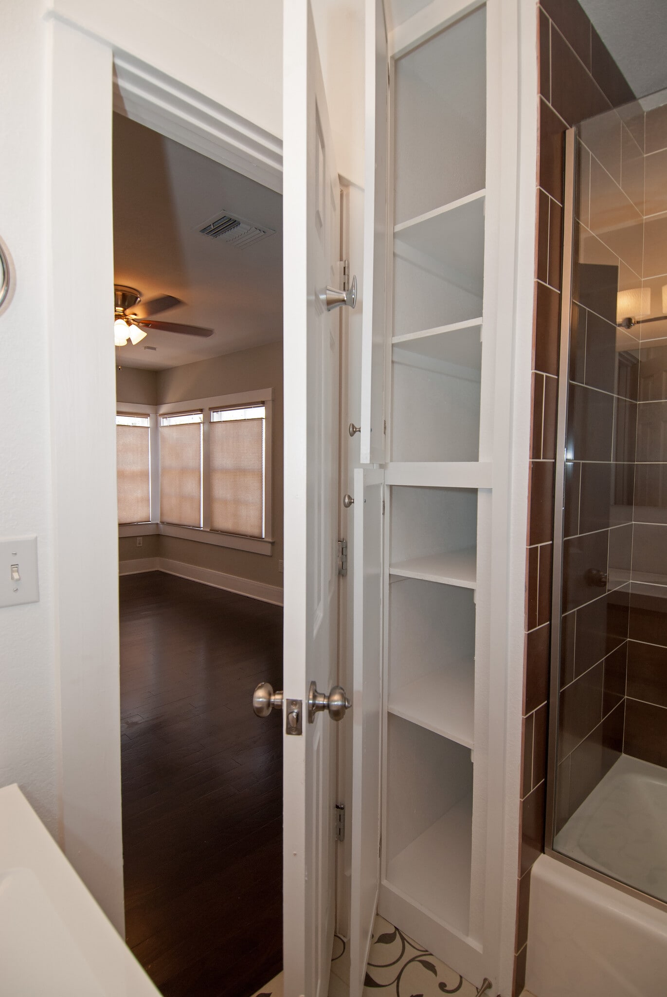 Built-in Linen Closet - 60 W Lewis Ave
