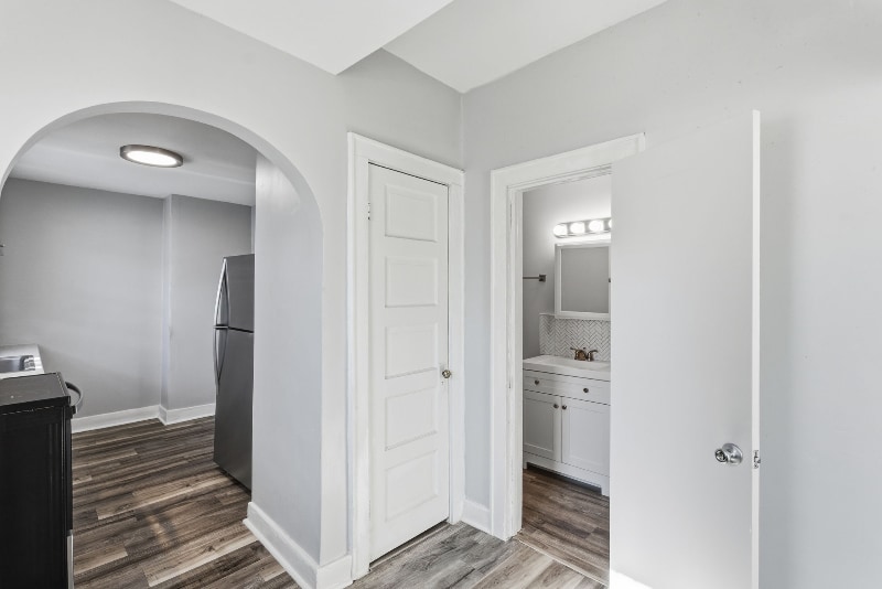 Building Photo - 851 S Millwood Ave