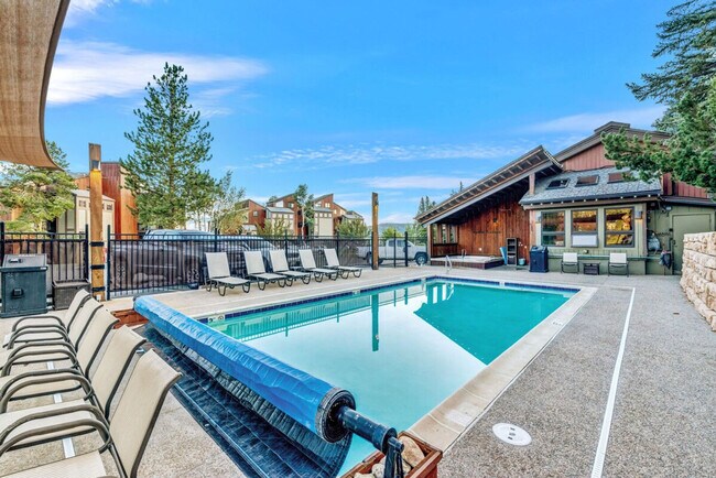 Building Photo - 2160 Mt Werner Cir