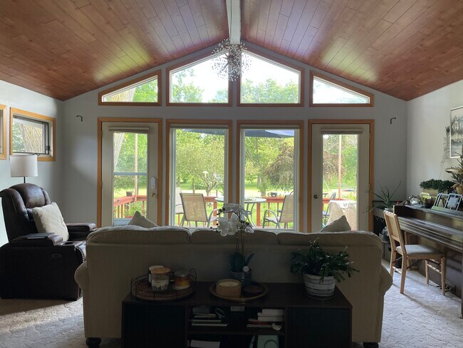 Building Photo - 2018 Greenbriar Cir