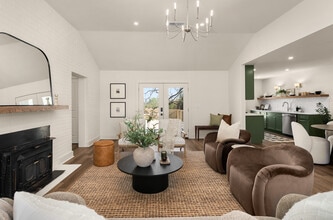 Building Photo - 234 NW Clearview Dr