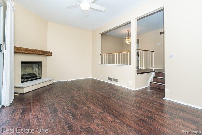 Building Photo - 5075 Buckingham Pl Dr