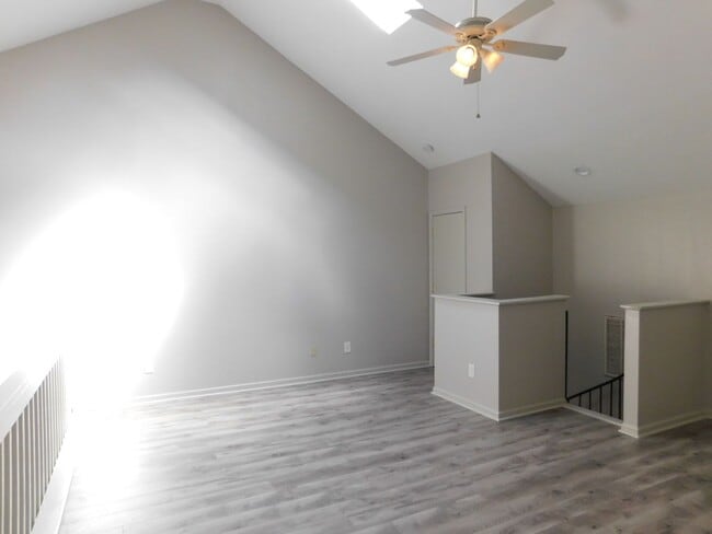 Building Photo - REMODLED