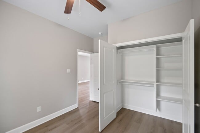 Building Photo - 5703 Valley Dr