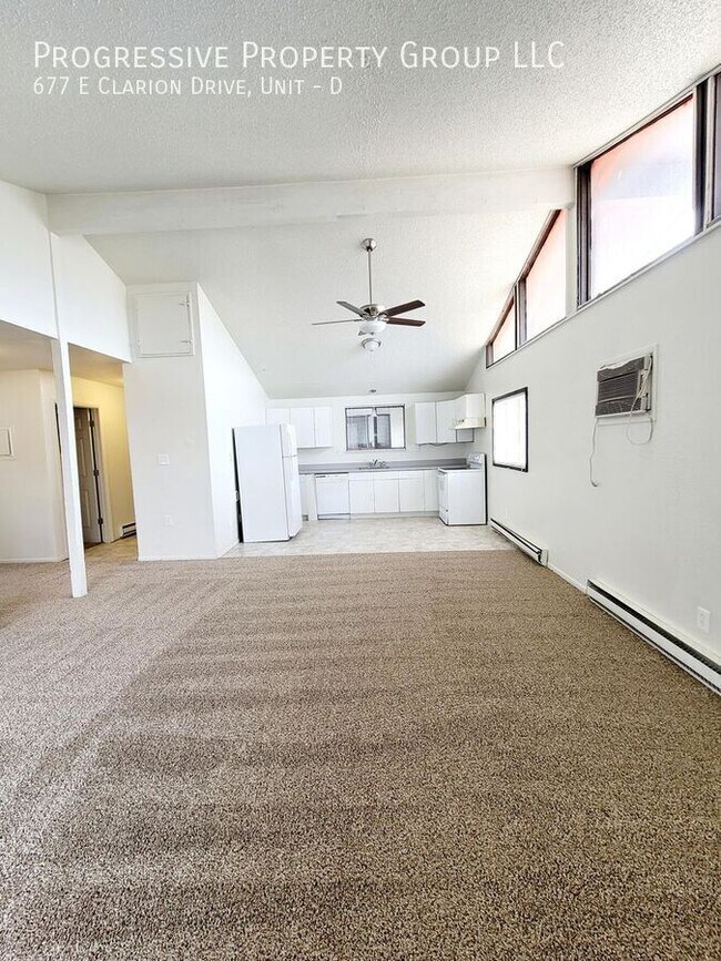 Building Photo - 677 E Clarion Dr