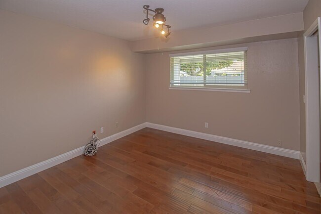 Building Photo - 1808 Cougar Ln