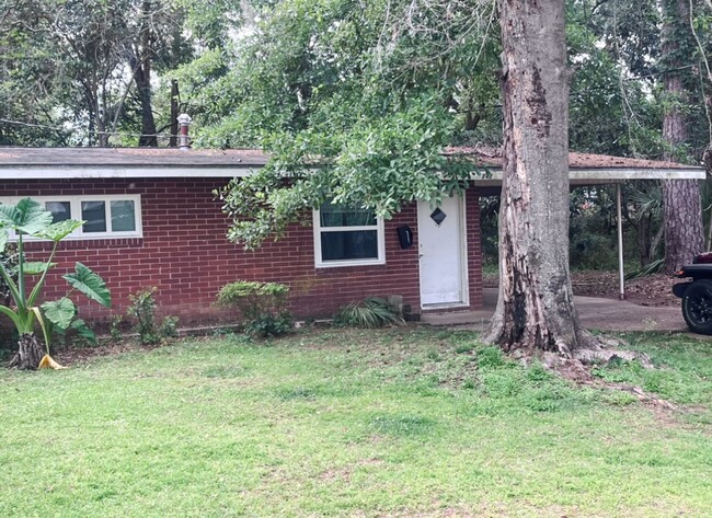 Primary Photo - 244 Gables Ct