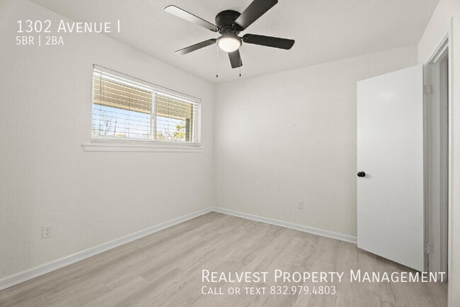 Building Photo - 1302 Avenue I