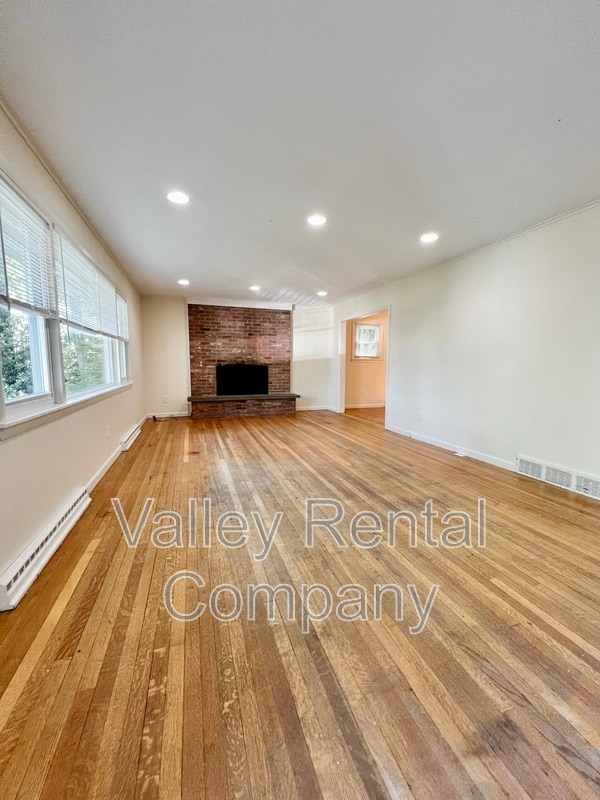 Building Photo - 124 Rocky Hill Rd